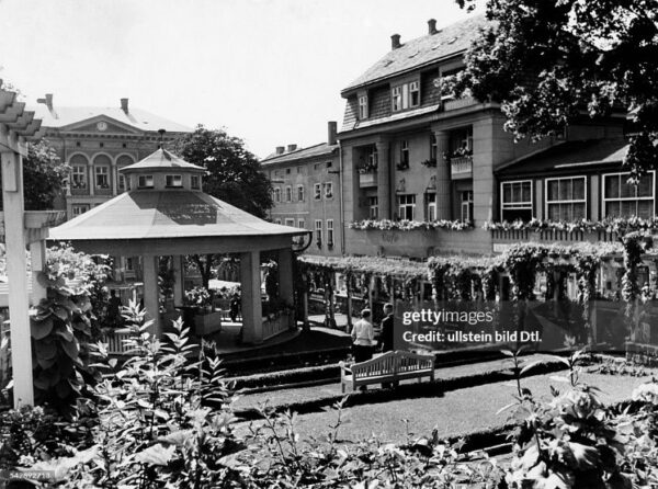 Germany, Silesia, Bad Charlottenbrunn . 1939 News Photo - Getty Images Twórca: ullstein bild Dtl.